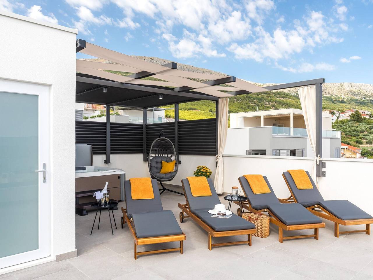 Apartment in Split near the Adriatic Coast in Podstrana, Split-Dalmatia