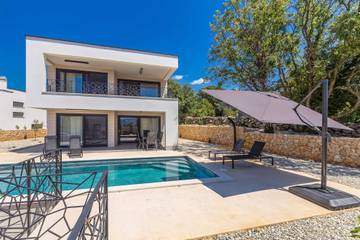 Villa für 8 Personen in Krk Stadt, Krk, Bild 2