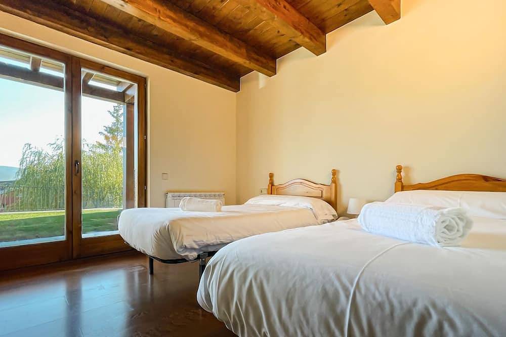 Cal Vilaldach in Llivia, Parque Natural Regional de los Pirineos Catalanes