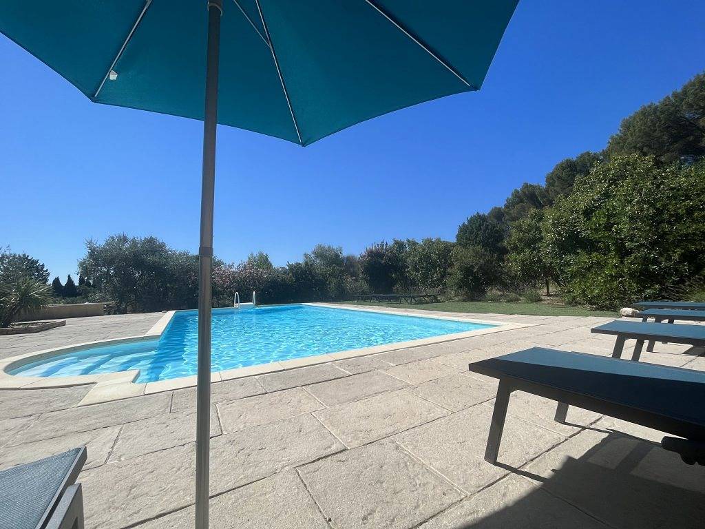 Maison des Arches. Spacieuse et lumineuse. 6 Chambres. Piscine in Mérindol, Parc naturel régional du Luberon