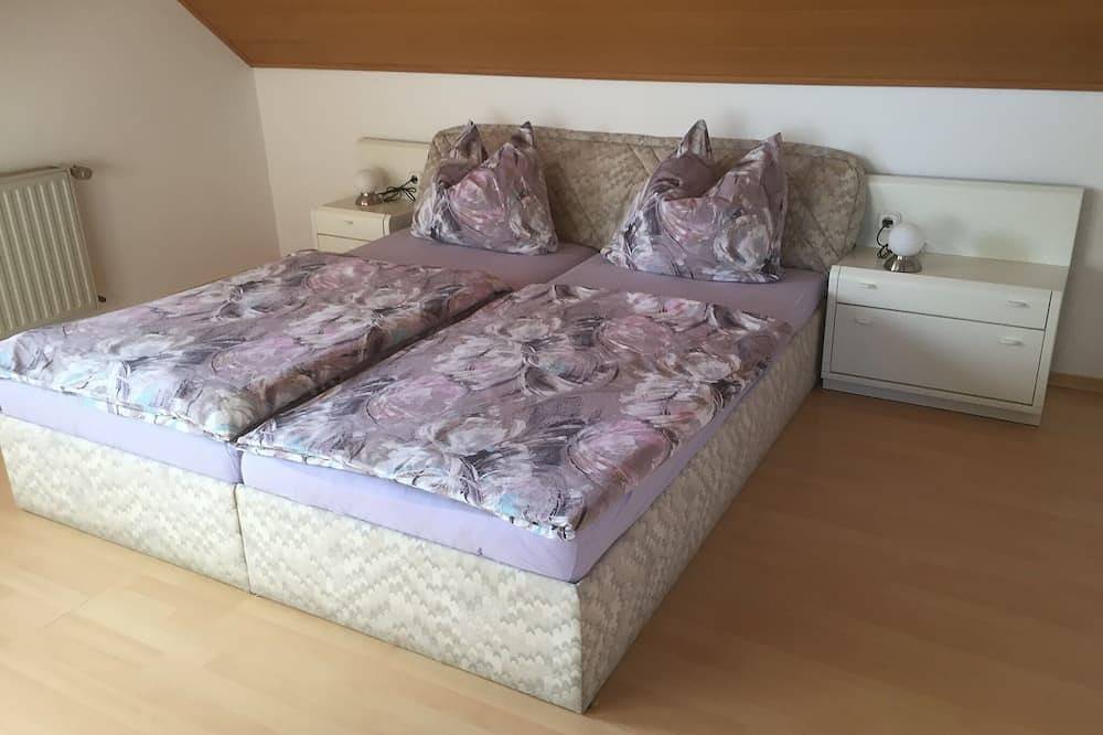Ganze Wohnung, Liebevoll eingerichtete Ferienwohnung für bis zu 4 Personen (65qm) mit Balkon/Terrasse und separater Küche in Windelsbach, Romantische Straße