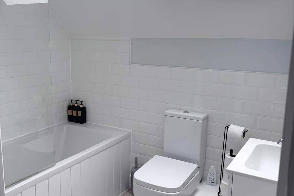 Entire apartment, Modern Flat • Castle Views & Free Parking in Dover, Kent