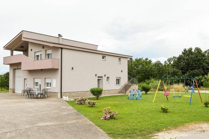 Appartement de vacances pour 5 personnes, avec vue et jardin