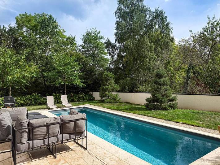 Maison d’hôte pour 8 personnes, avec piscine ainsi que vue et jardin
