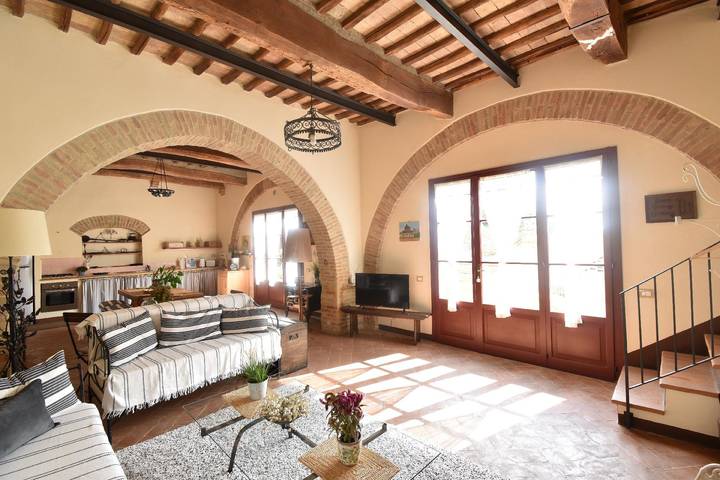 Agriturismo per 7 persone, con giardino e terrazza, con animali domestici in Monteriggioni
