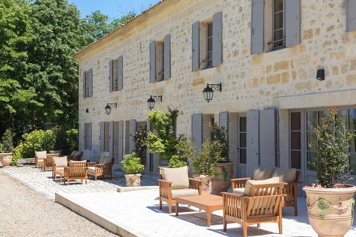 Location de vacances pour 2 personnes, avec Terrasse ainsi que Jardin et Vue à Saint-Laurent-des-Combes