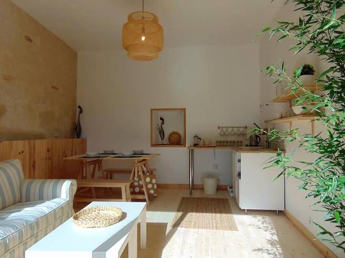 Location de vacances pour 3 personnes, avec terrasse ainsi que jardin et vue à Baleyssagues