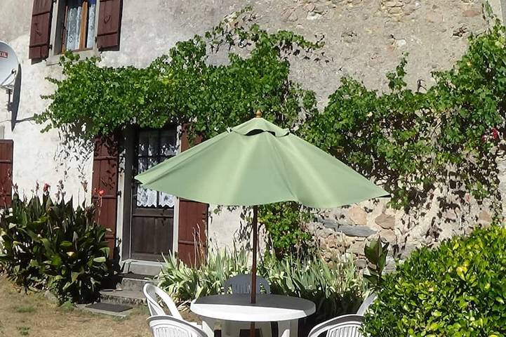 Gîte pour 6 personnes, avec jardin dans Manot
