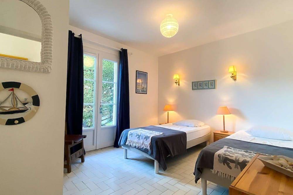 Pretty villa close to beaches and cycle paths in Le Bois-Plage-en-Ré, Ile de Re