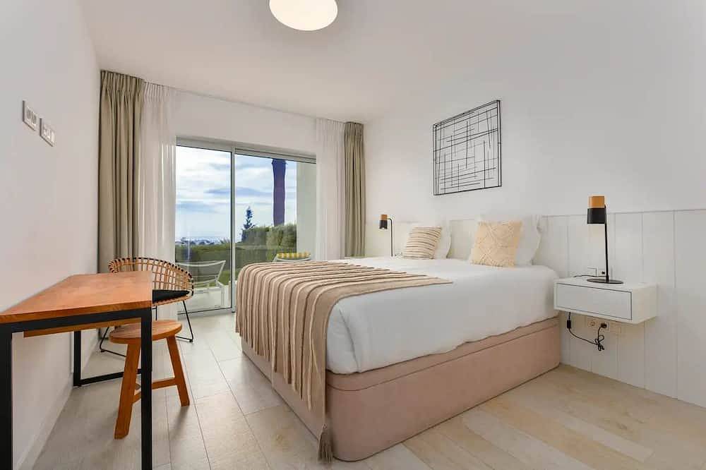 Geheel appartement, Luxe 2-slaapkamer appartement met Zeezicht in Casares in Alcazaba Lagoon, Casares