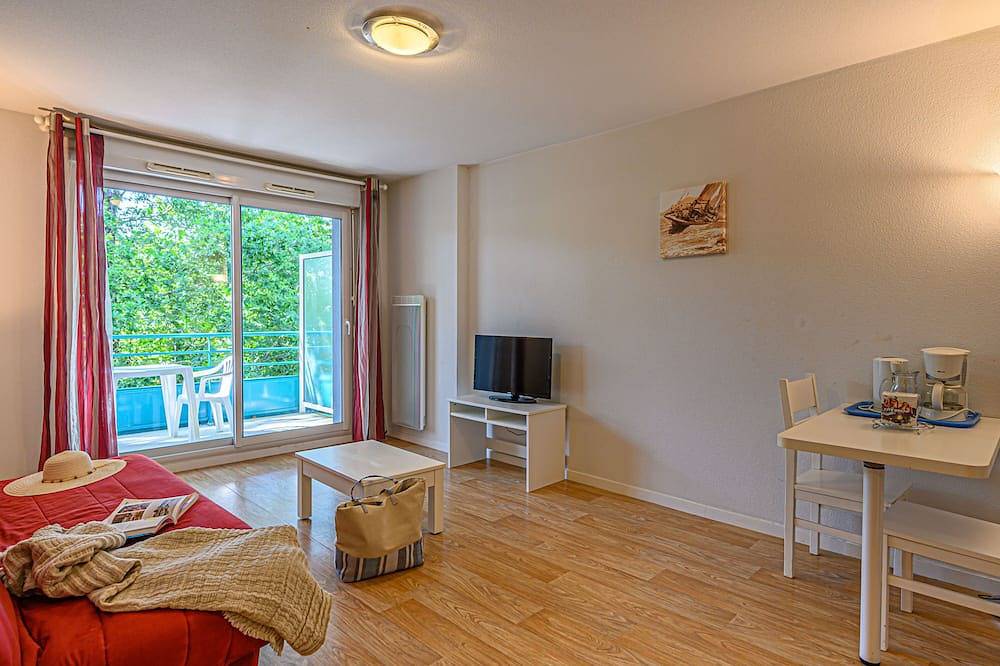Entire apartment, Près de la plage et du centre | Piscine sur place in Plescop, Côte des Mégalithes