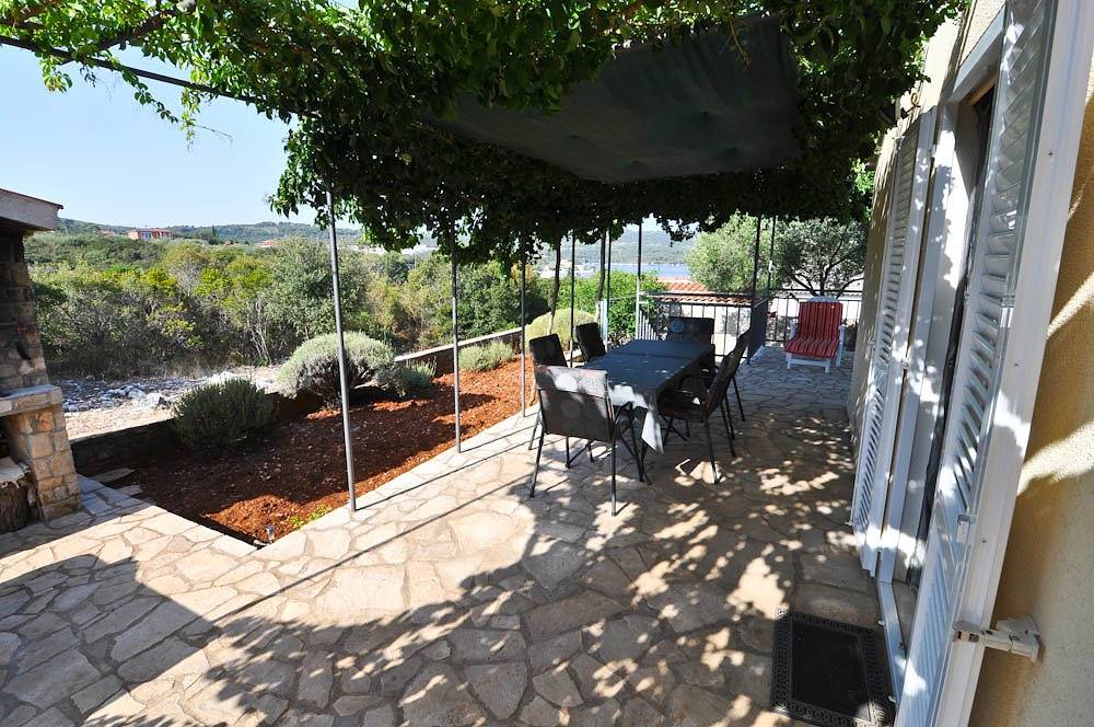 Ganze Wohnung, 3-Zimmer-Ferienwohnung mit Terrasse und Meerblick Necujam, Solta -a in Necujam, Solta