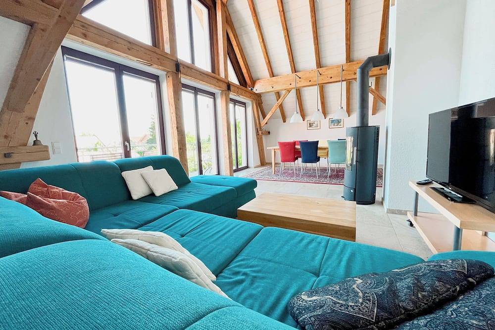 Ganze Wohnung, Große Maisonette 2-8 Pers, hell, Fernblick, Balkon, Nähe Europa Park & Freiburg in Teningen, Südschwarzwald