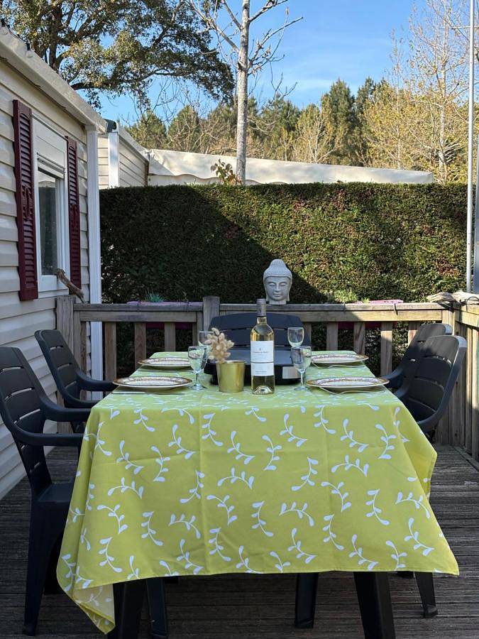Camping pour 6 personnes, avec piscine et terrasse, animaux acceptés