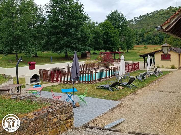 Maison de vacances pour 2 personnes, avec jardin ainsi que piscine et terrasse dans le Lot