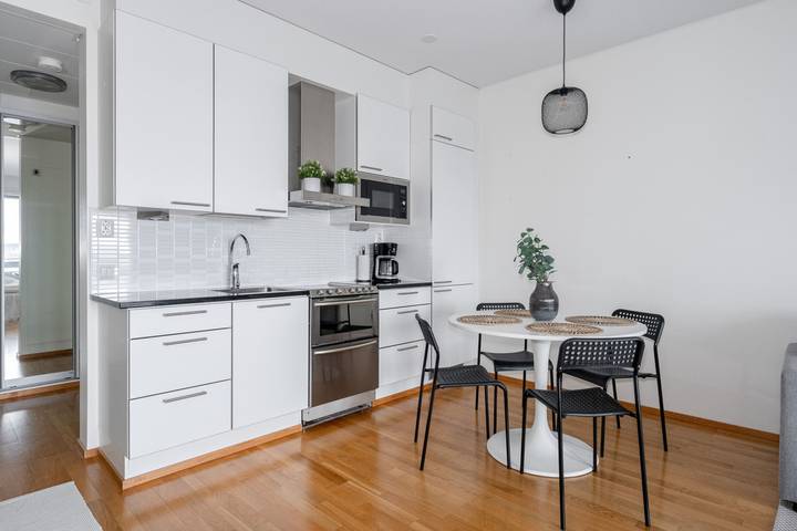 Ganze Wohnung, Bright 7th floor Studio next to Lake Pyhäjärvi | "Rooftop" in Pirkanmaa