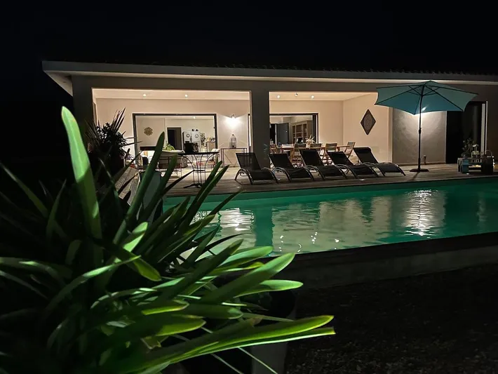Chalet para 21 personas, con vistas además de piscina y jardín - 1