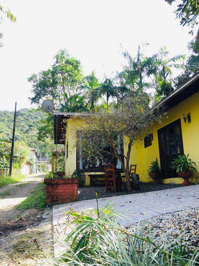 Casas e apartamentos de temporada para 6 pessoas, com vista e jardim em São Francisco do Sul