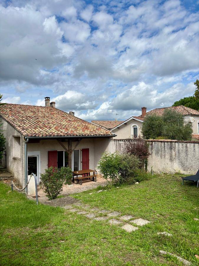 Location de vacances pour 6 personnes, avec jardin et vue, animaux acceptés à Barbaste - 4