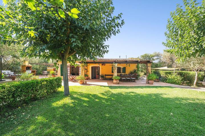 Finca für 3 Personen, mit Terrasse in Muro