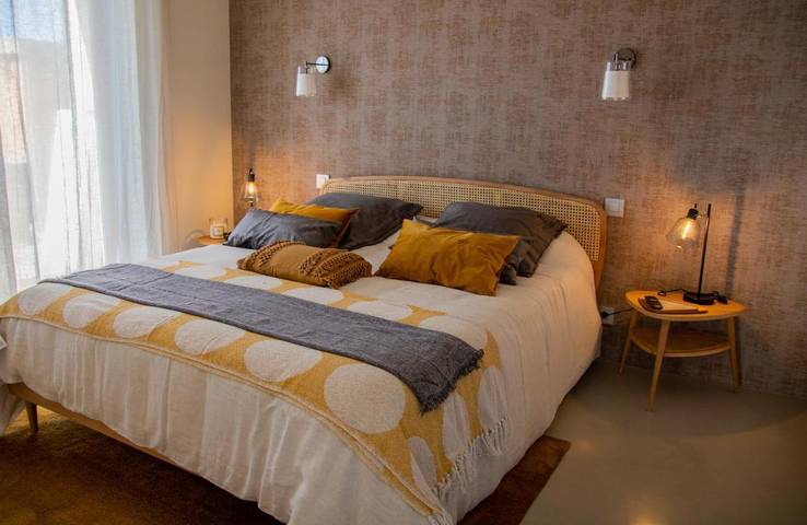 Chambre d’hôte pour 2 personnes, avec terrasse et jardin ainsi que vue et piscine à Alès