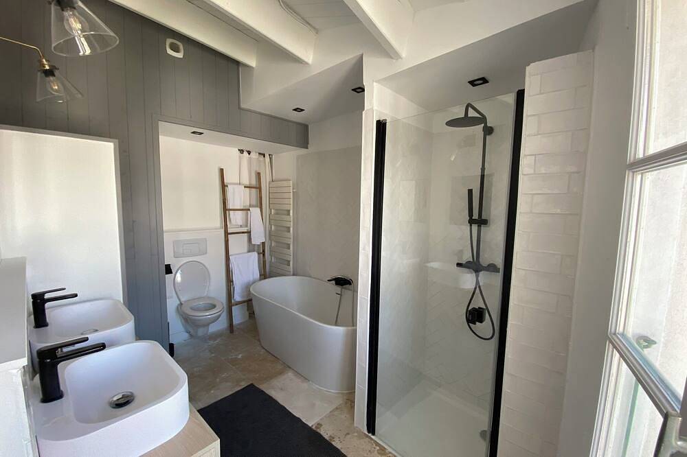 La Maison Rose, La Couarde sur mer, rénovée, en plein coeur de l île de ré ! in La Couarde-sur-Mer, Ile de Re