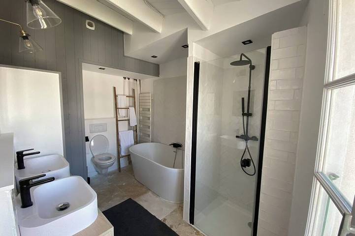 Maison Rose, La Couarde s/ mer, rénovée, en plein coeur de l île de ré ! in La Couarde-sur-Mer, Ile de Re