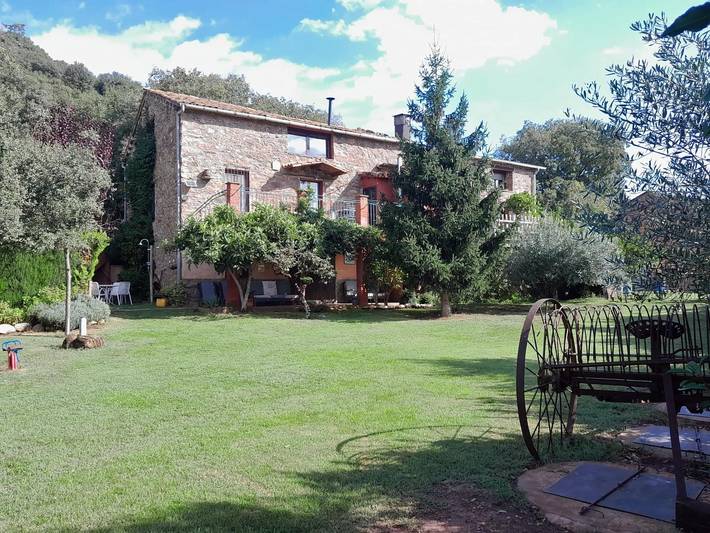 Casa rural con piscina para 10 personas, con Balcón/Terraza además de Jardín y Piscina en Provincia de Lleida