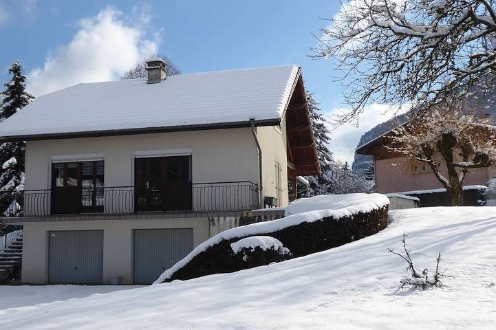 Location de vacances pour 6 personnes, avec balcon et jardin à Thorens-Glières