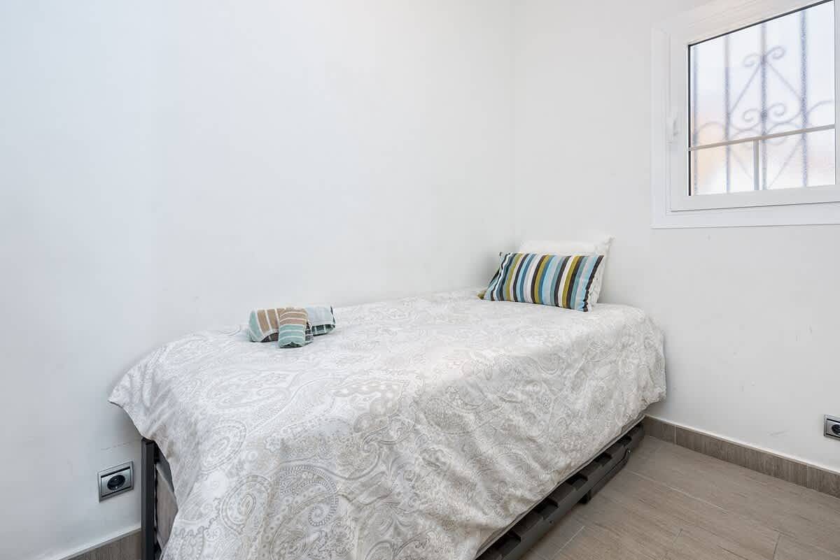 Geheel appartement, Amazing First Line Beach by Costarentals in Playa Cabopino, Marbella