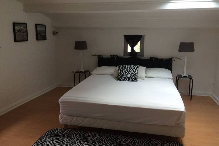 Gîte pour 8 personnes, avec jardin à Upie - 4