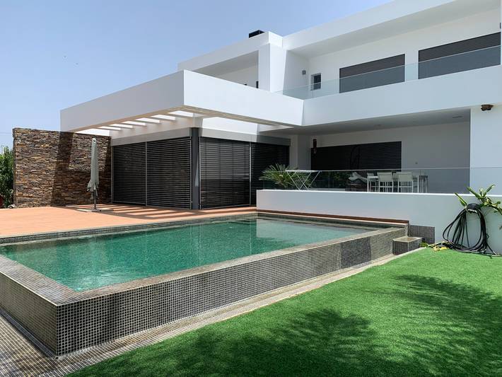 Ferienhaus für 8 Personen, mit Balkon und Garten in Montes de Alvor