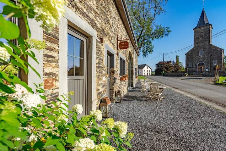 Location de vacances pour 32 personnes, avec jardin ainsi que sauna et jacuzzi dans Mont (Houffalize)