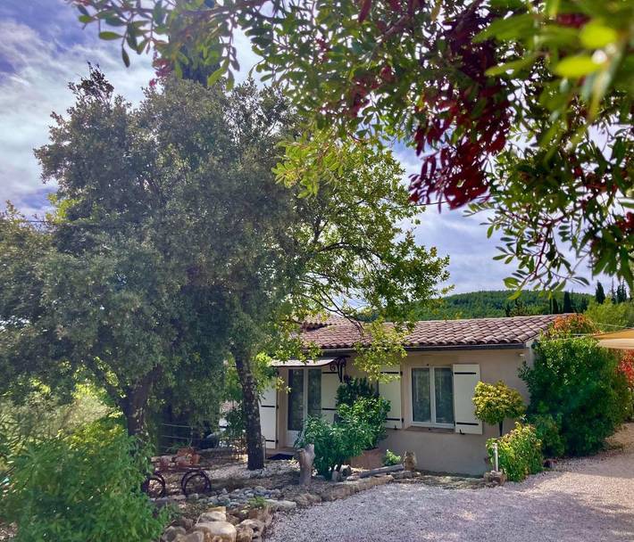 Maison d’hôte pour 2 personnes, avec Terrasse et Jardin ainsi que Piscine et Vue à Cotignac
