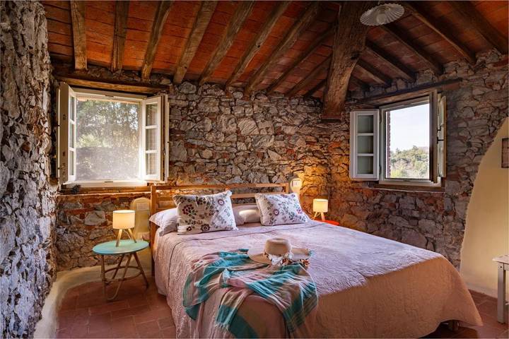 Agriturismo per 3 persone, con giardino e piscina, con animali domestici in Versilia