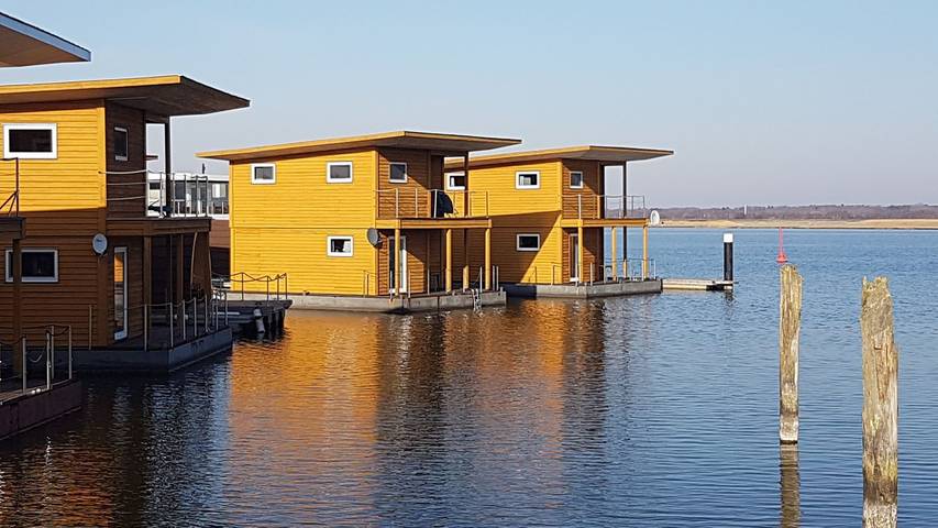 Ferienhaus für 6 Personen, mit Balkon und Whirlpool sowie Terrasse und Sauna in Kröslin