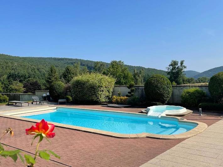 Gîte pour 2 personnes, avec piscine ainsi que terrasse et jardin à Lautenbach