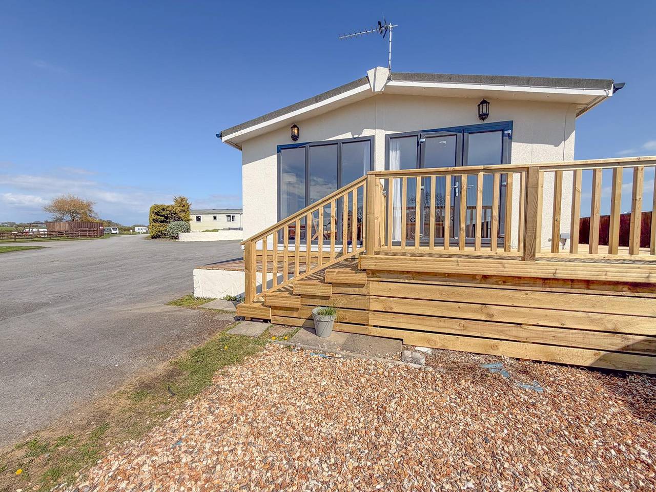 Monkstone Lodge - 3 Bedroom Lodge - New Hedges in Pembrokeshire