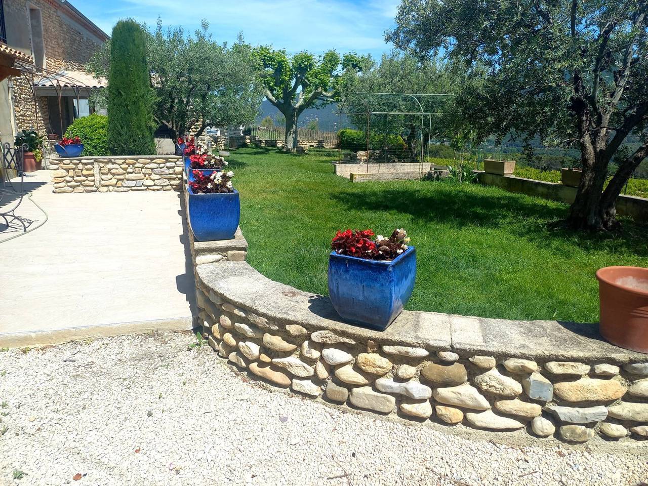 Appartement entier, Gîte Le Camilia en Drôme provençale, au milieu des vignes in Nyons, Région de nyons