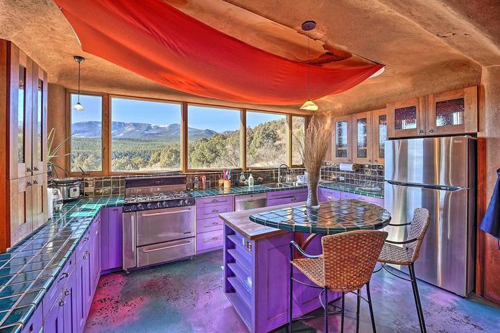 Vacation house for 14 people, with balcony and hot tub as well as yard in New Mexico