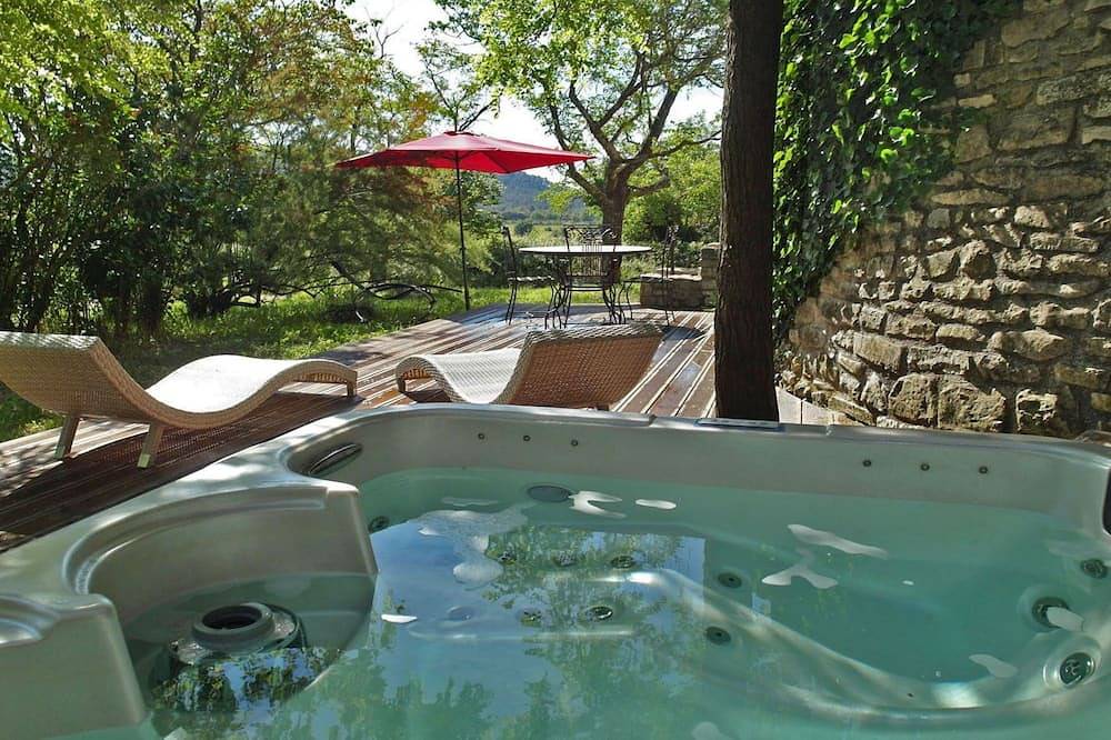 Domäne \"Pavillon Timéo\" mit Infinity-Pool in Carnas, Mittelmeerküste (Frankreich)