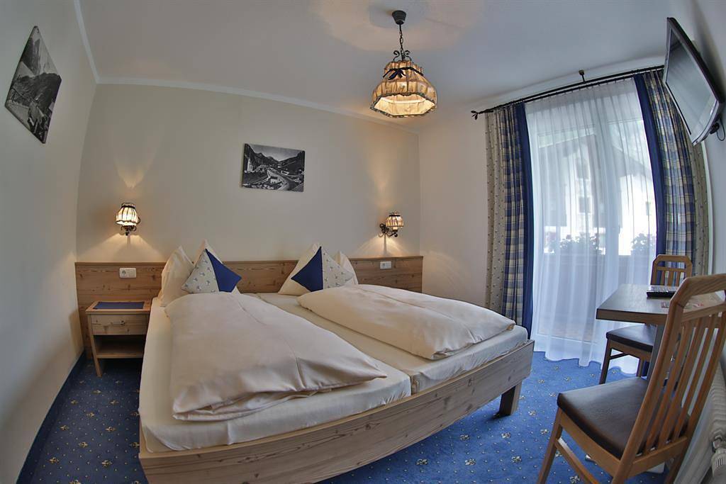Doppelzimmer, Dusche oder Bad und Wc, 1 Schlafraum in Heiligenblut, Bezirk Spittal an der Drau