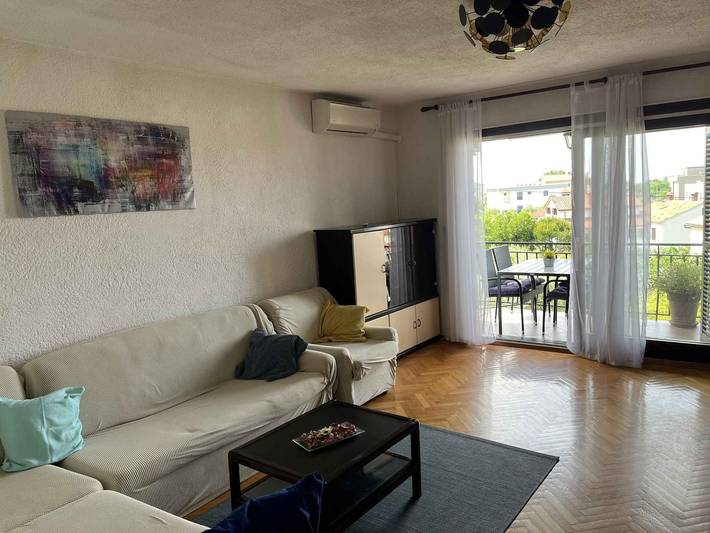 Ferienwohnung für 4 Personen, mit Balkon und Garten in Poreč
