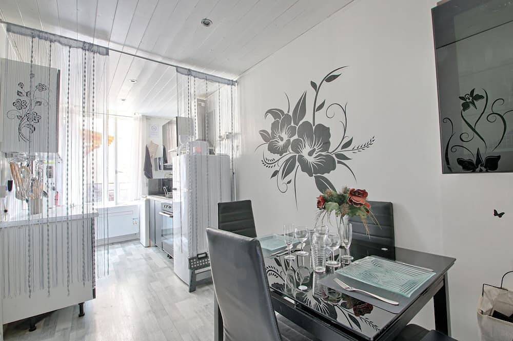 Entire apartment, L'Espace Calme et Sérénité - Studio proche métro in Ivry-sur-Seine, Val-de-Marne