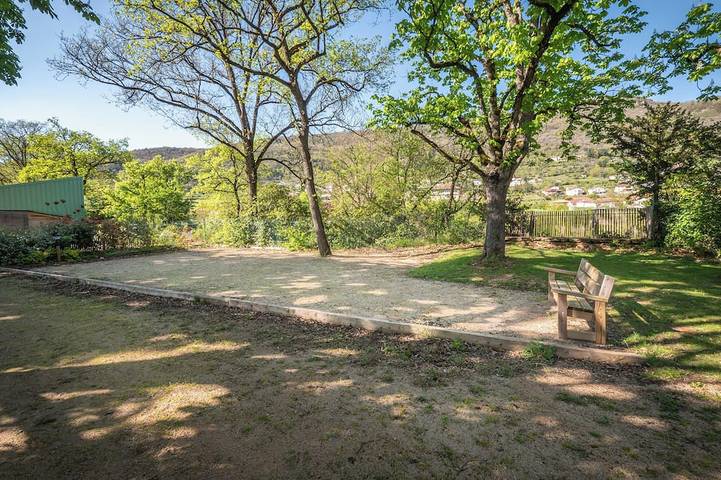 Apartamento entero, Air-conditioned 4-star eco-lodge, sleeps 2, in the heart of a 3-hectare park in Saint-Affrique, Parc naturel régional des Grands Causses