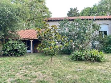 Gîte pour 7 personnes, avec vue ainsi que jardin et terrasse à Falleron