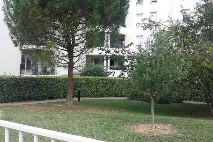 Gîte pour 3 personnes, avec jardin et balcon ainsi que vue et piscine à Tassin-la-Demi-Lune - 2