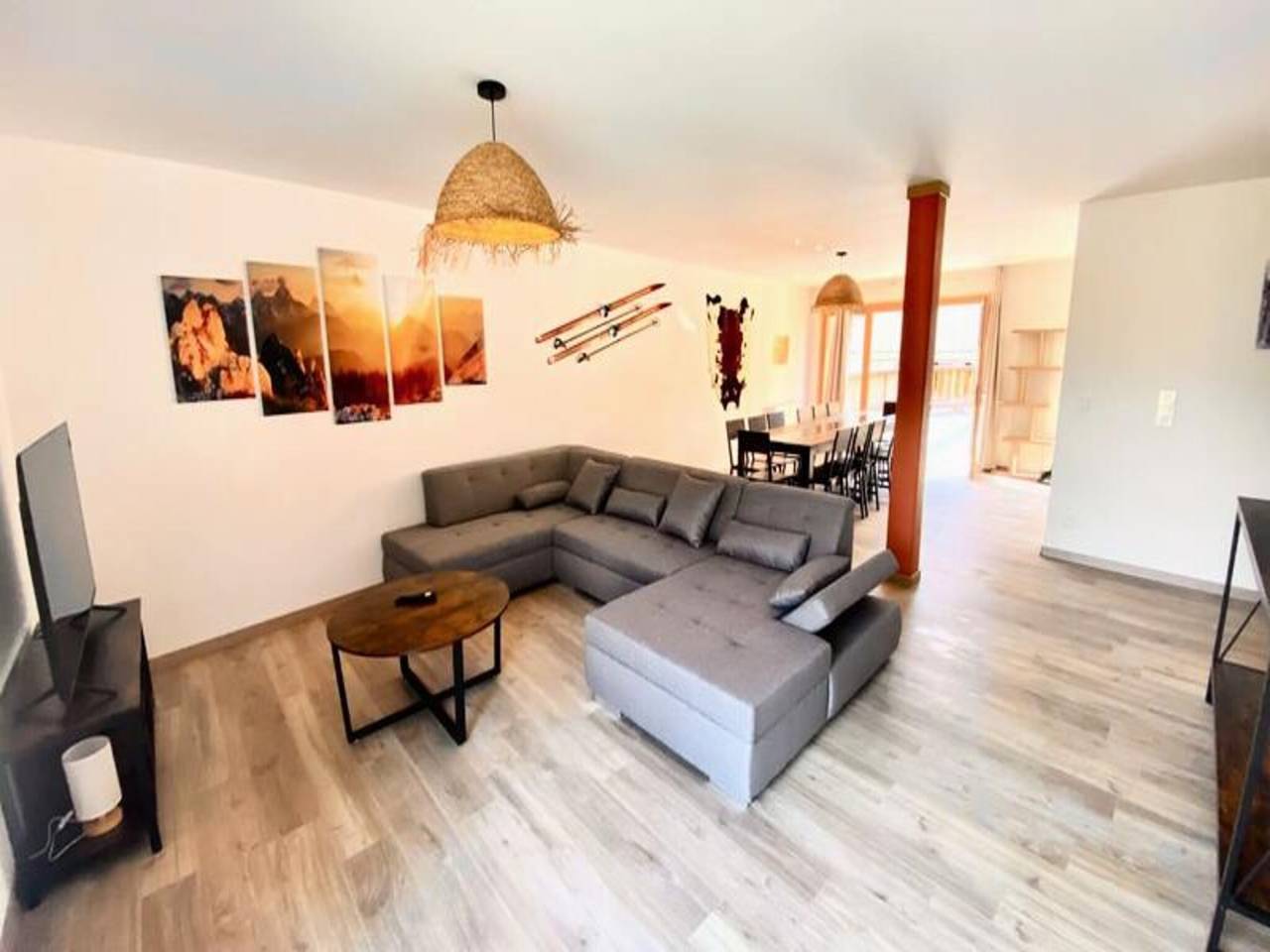 Entire apartment, Apartments for 14 People in Saint-Jean-de-Maurienne, Saint-Jean-de-Maurienne region