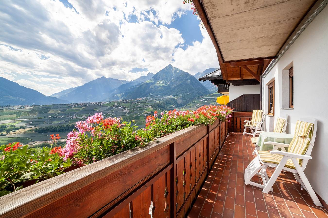 Ganze Wohnung, Ferienwohnung "Gartenheim Verena" mit Bergblick, Gemeinschaftspool & Wlan in Schenna, Sarntaler Alpen
