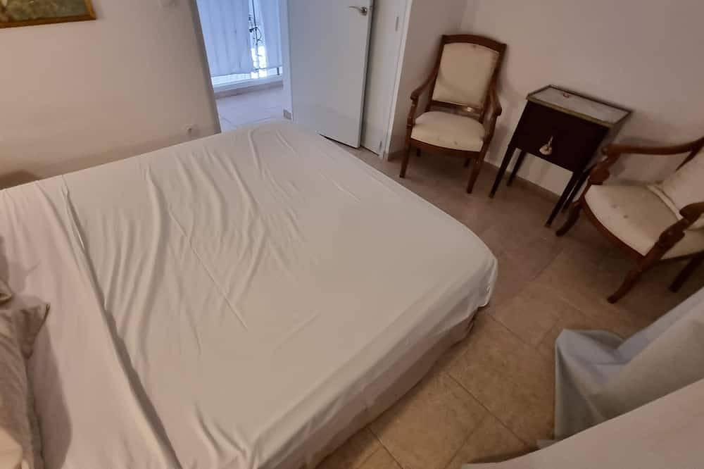 Villa mit Pool in einer sicheren Domäne 100 Schritte vom Meer entfernt in l'Escalet, Ramatuelle